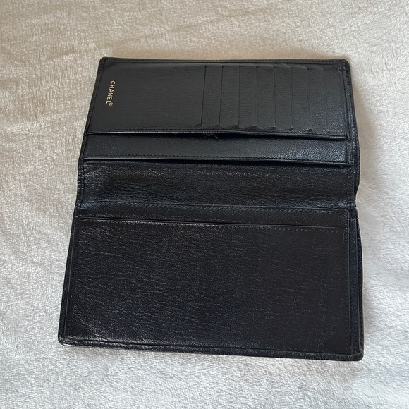 CHANEL Authentic Black Leather Bifold Wallet. 5 Pockets,8 Card Pockets. - Picture 4 of 11
